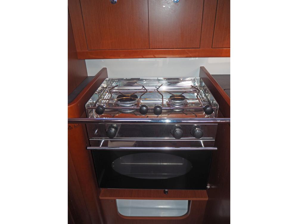 Saloon, Accommodation